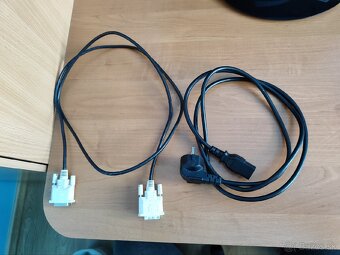 Predám monitor LG - 9