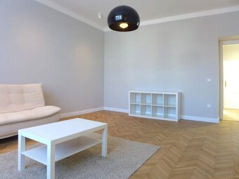 Elegantný byt na Žilinskej kde sa stretáva história a moder - 9