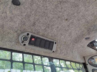 Šmykový nakladač Bobcat S100, TP. - 9