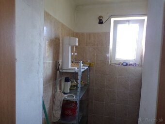 Na predaj rodinný dom so záhradou v obci Prašice - 9