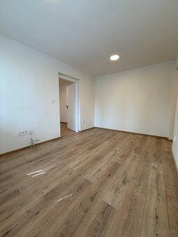 Na predaj 3 izbový byt po kompletnej rekonštrukcii - 9