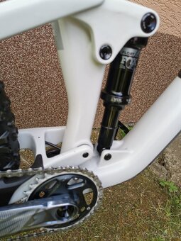 Horsky bicykel celoodpruzeny carbon ram L pneu 29 - 9