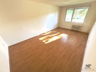 VÝRAZNÁ ZĽAVA NA PREDAJ 4 IZBOVÝ BYT, 84M2, LÚČKY, HOL - 9