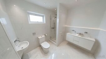 Rodinný dom vhodný na podnikanie s výbornou polohou - 9