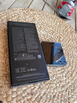 Samsung galaxy Z Flip 5, úplne novy telefón - 9
