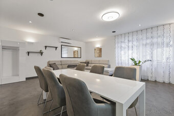 Na predaj štýlový penzión s priamym prístupom k vode v obci - 9