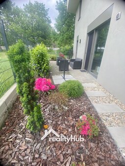 Prenajmite si moderný 3-izbový byt s predzáhradkou - 9
