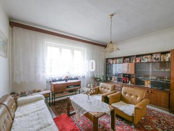 Rodinný dom s ideálnou dispozíciou v pôvodnom stave na Handl - 9