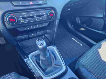 KIA Ceed SW 1.6 CRDi MHEV Gold - 9