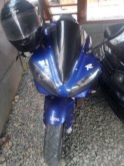 Yamaha R1 - 9