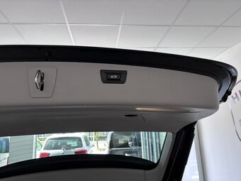 Predám BMW Rad 3 Touring 318d Advantage A/T,Head-Up Display - 9