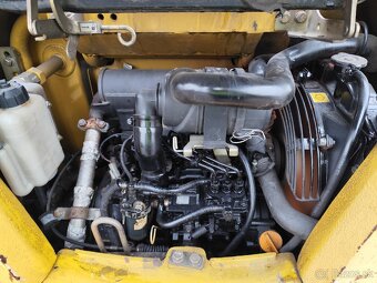 Minibáger Komatsu PC15, váha 1500kg. - 9