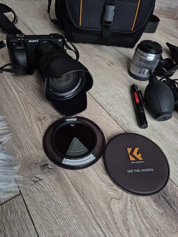 Sony A6400 + plne prislusenstvo - 9