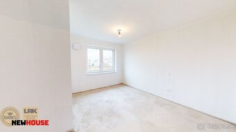 Skolaudovaný bungalov na pozemku 517 m2 v novej obytnej zóne - 9