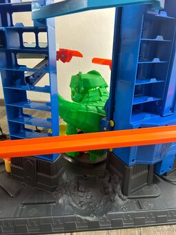 Hot Wheels, garáž T-Rexa - 9
