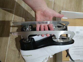 Predam damske korcule Radical Axel - 9