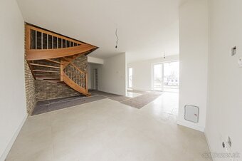 Predaj 4-izb. bytu – Šamorín, 123 m² + záhradka, 2x park. - 9