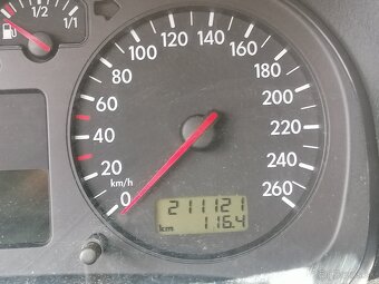 Predám Golf 4 1.6 Hatchback 2001 77kw benzín - 9