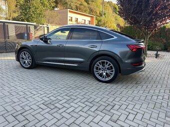 Audi E-tron 55 quattro S line - 9