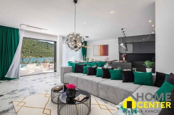 NA PREDAJ novo postavená VILA /200 m2/ pri mori, Rogoznica - 9