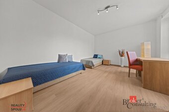 Predaj: Priestranný 3 izbový byt Nové Mesto, Stromová ulica - 9