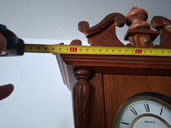 Predám funkčné nástenné hodiny Franz Hermle Germany polbicie - 9