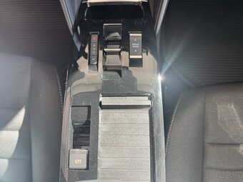 Citroën C4 X PLUS PureTech 130 S S EAT8 - 9