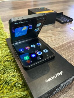 Samsung Galaxy Z Flip 6 256 / 12GB - 9