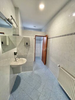 Prenájom kancelárske priestory 220 m2 s parkovaním v centre  - 9