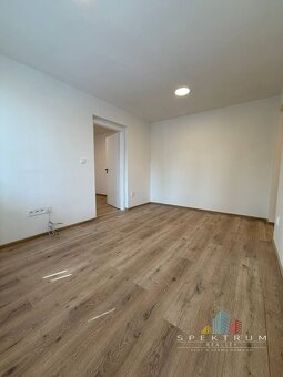 SPEKTRUM REALITY- Na PREDAJ 3 -izbový byt, 61m2, 2x loggia, - 9