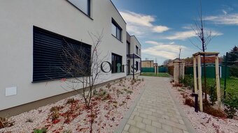 NA PRENÁJOM PRIESTOR S TERASOU A S VYHRADENÝM PARKOVANÍM V - 9