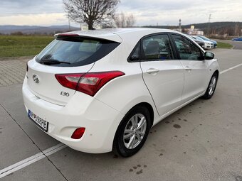 Hyundai i30 1.4i Benzin MPI DOHC CVVT Comfort//SK VOZIDLO// - 9