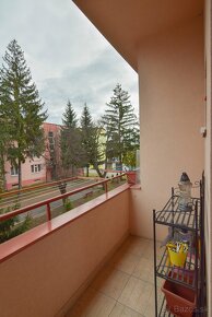 Priestranný byt s lodžiou, 76 m2 v Lučenci-Opatová - 9