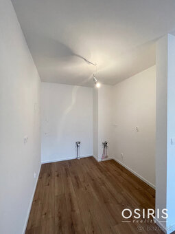 Praktický, slnečný 2 izbový byt v štandarde s veľkým balkóno - 9
