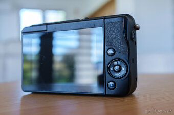 Canon EOS M10, 15–45mm, 22mm f2 - 9