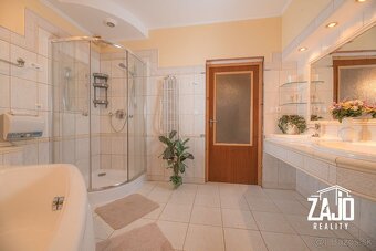 Elegantná vila s veľkorysým priestorom a wellness zónou IL - 9