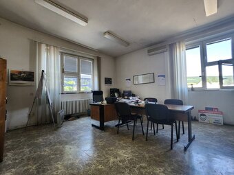 Výrobná hala / Dielňa v areáli Chemolaku - 4424 m2 - 9