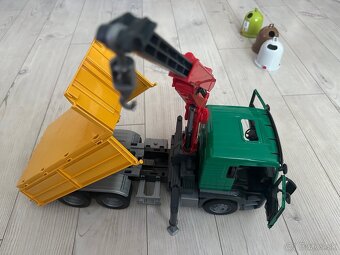 BRUDER smetiarske auto na sklo - 9