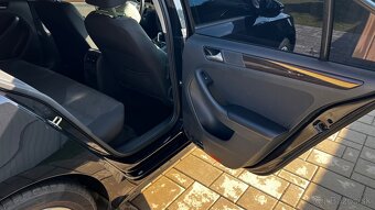 Volkswagen Jetta 2.0tdi dsg - 9