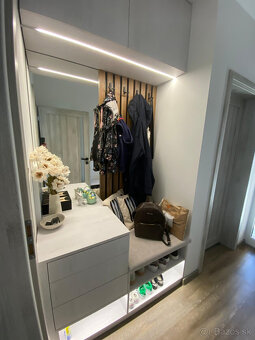 KUCHYNE A NÁBYTOK NA MIERU - 9