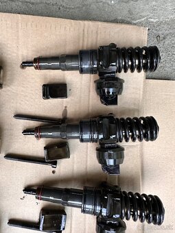 Vstrekovace 1.9 tdi golf 5 volkswagen typ motora BLS - 9