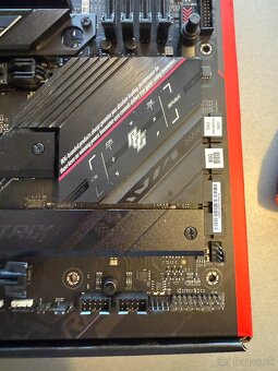 ASUS ROG STRIX B650E-F GAMING WIFI - 9