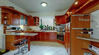 NA PREDAJ RODINNÝ DOM S 3-BYTOVÝMI JEDNOTKAMI_BRATISLAVA-VRA - 9