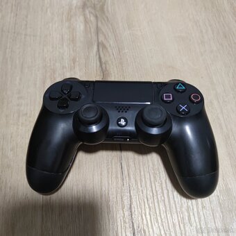 PlayStation 4 – 1 TB (CUH-1216A) - 9