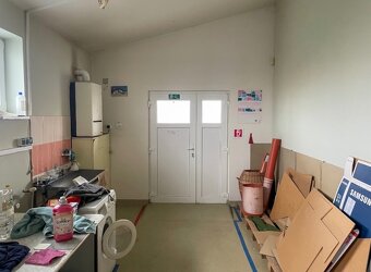 Prevádzkový priestor so skladom a kanceláriami, Vráble - 9