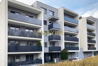 PREDAJ - zariadený 2- izbový byt s veľkým balkónom na ulici - 9