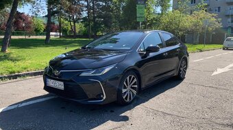 Toyota corolla sedan - 9