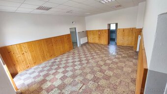 Na predaj: Rodinný dom s obchodným priestorom - 9