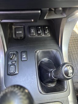 Toyota Land Cruiser 120 - 9
