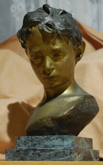 Bronzová busta chlapca od F. Parente - 9